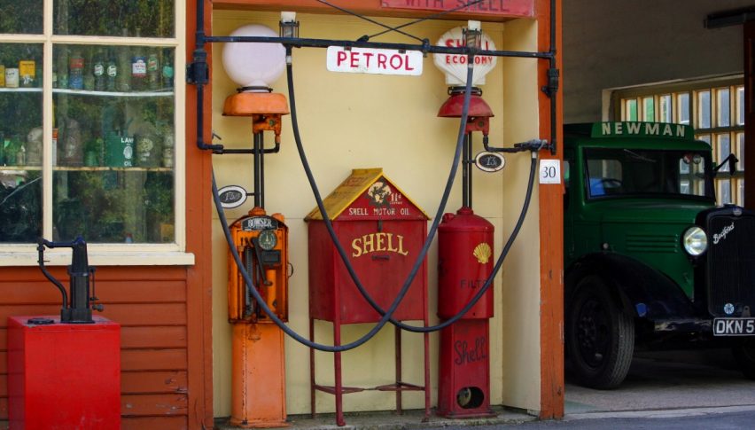 Crude Oil Inventories Report in Limelight