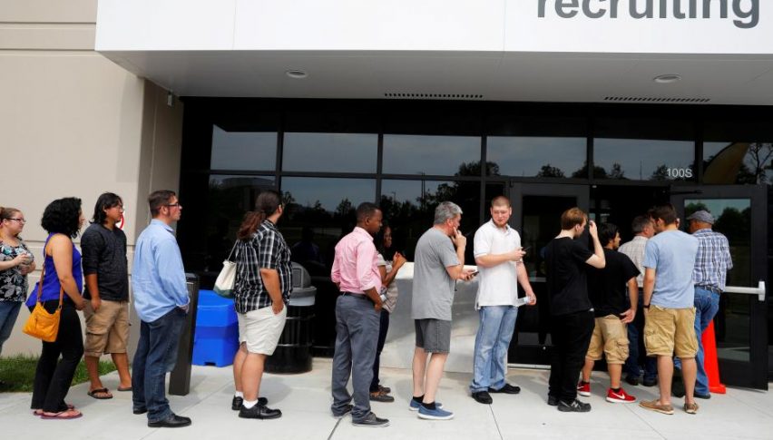 Unemployment rate falls in the US while earnings increase