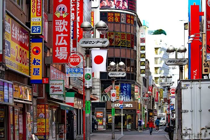 Household Spending in Japan Expected to Decline at Slower Pace in December: Reuters Poll