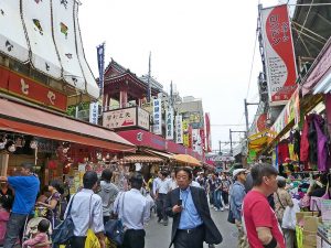 Japan's Household Spending, Machinery Orders Set to Decline