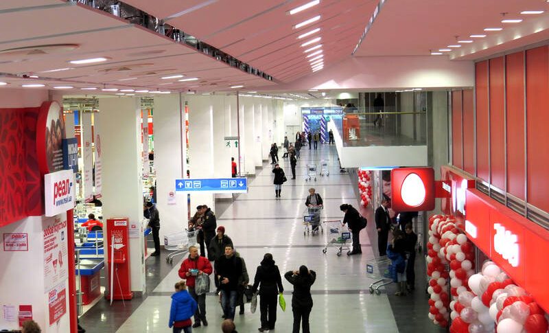 UK's Consumer Confidence Picks Up Slightly in Late April: GfK