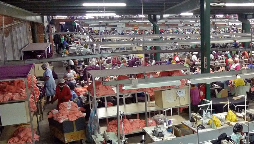 China's Official Manufacturing PMI Expected to Ease While Private Sector Forecast to Grow