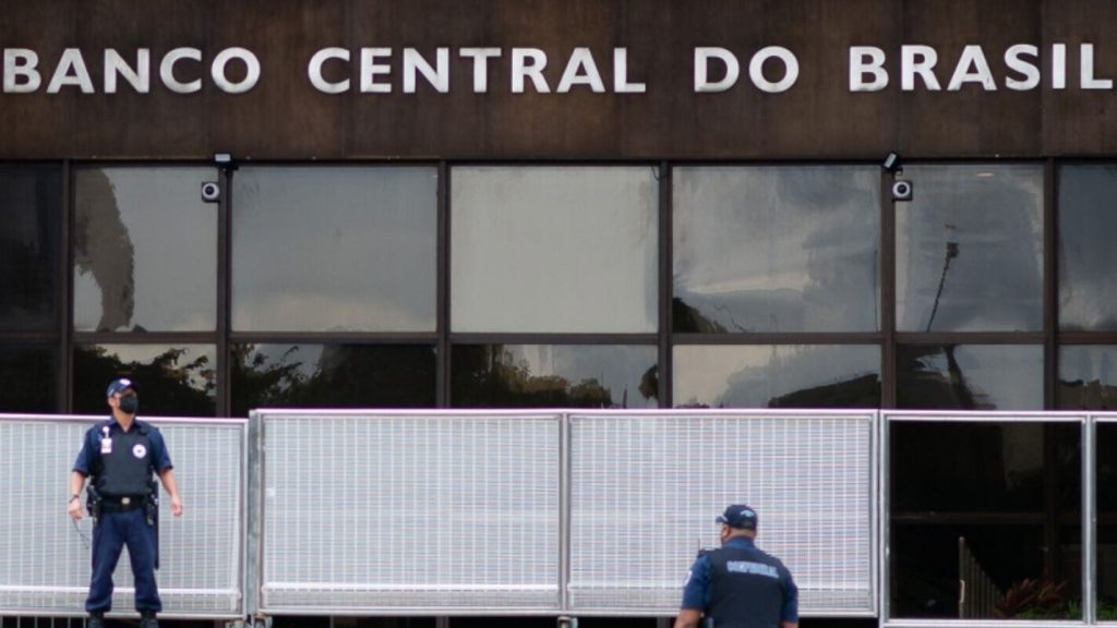 banco central do brazil expecting to cut rates