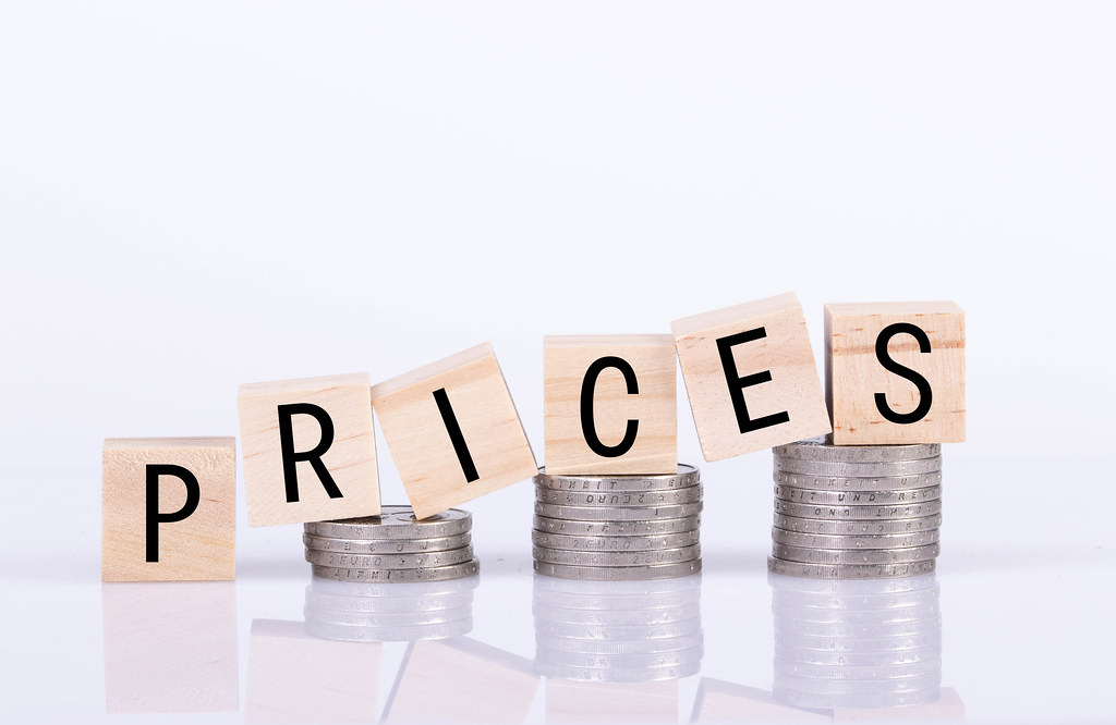 Will US PCE show an increase or decline in prices today?