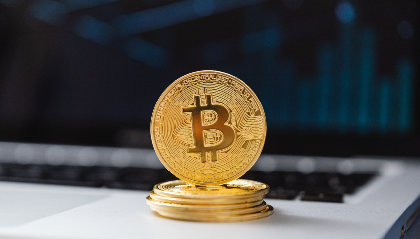 Bitcoin bullish flag on the weekly chart is working out