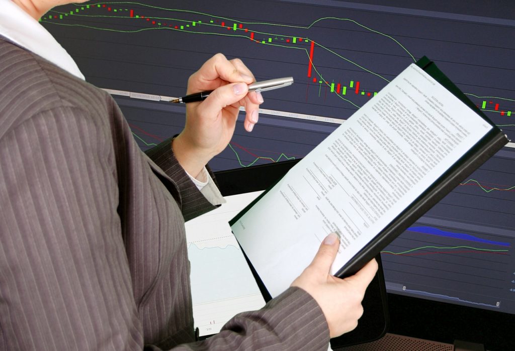 eToro Raises $620 Million in Upsized IPO, Shares Begin Trading on Nasdaq
